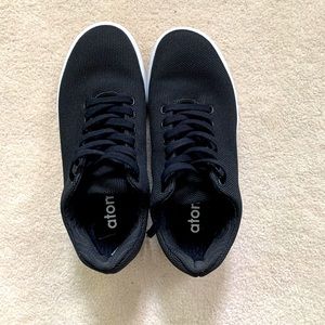 Black Atoms walking shoes